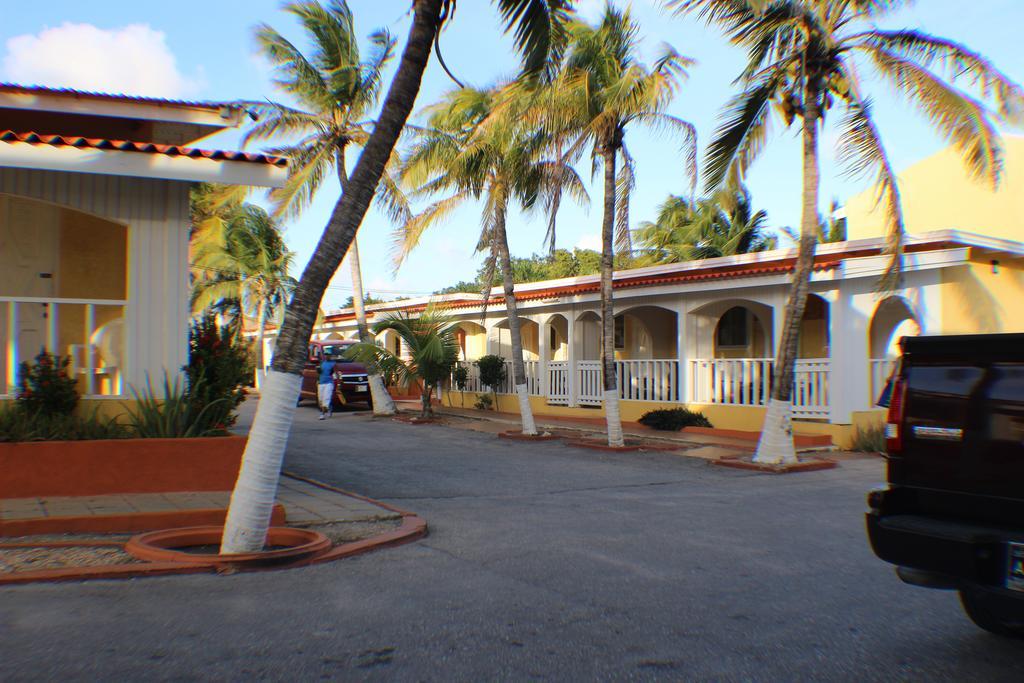 Coconut Inn Palm Beach Eksteriør billede
